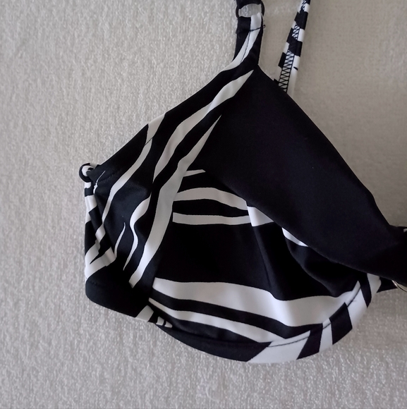 VENUS Sally Underwire Ring Deep Waves Bikini Top, size 34D/36/C/32DD - Picture 7 of 12